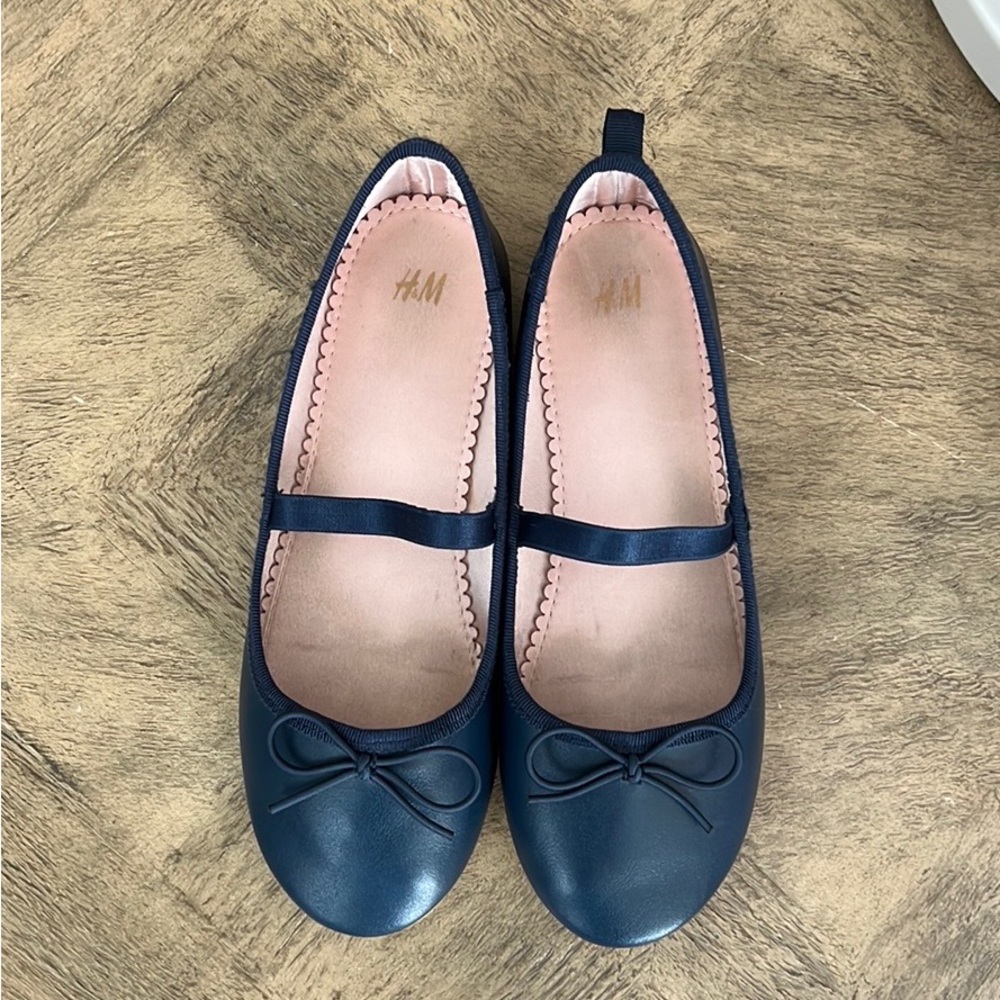Girl’s H&M navy ballet flats size 1.5